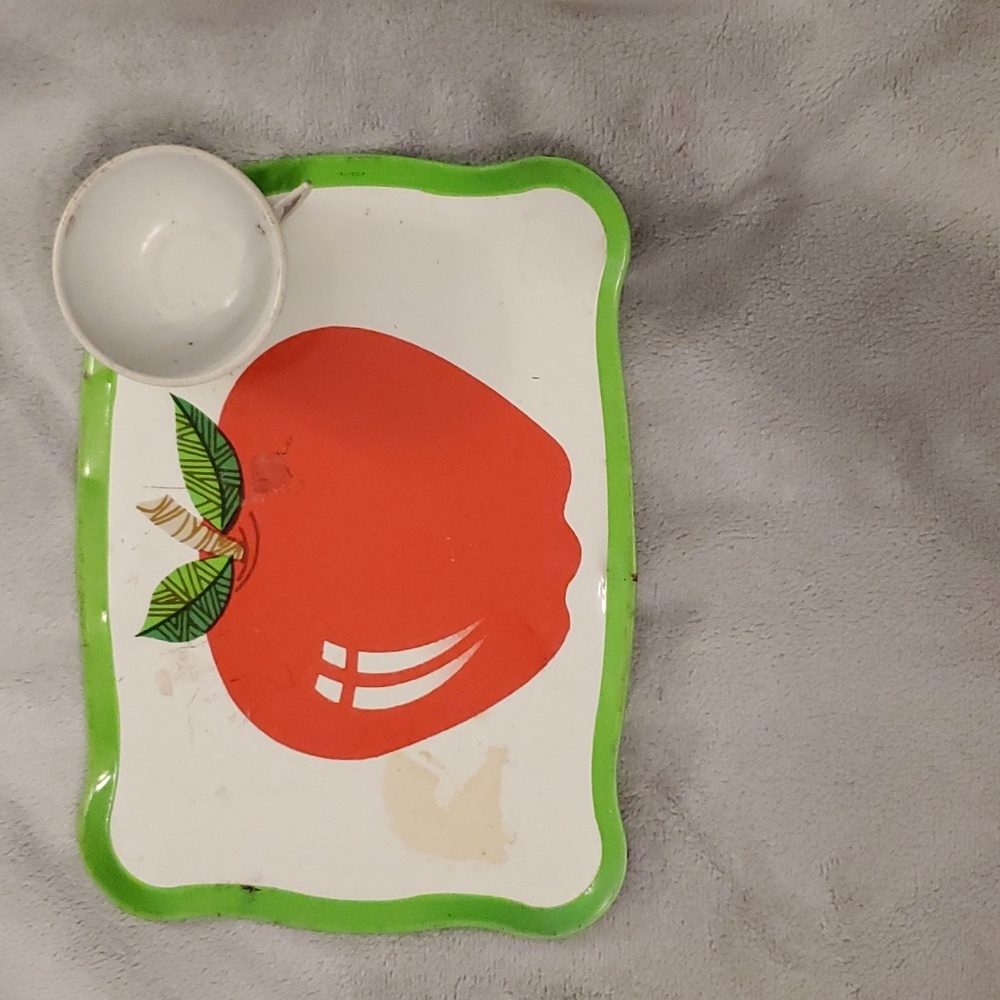Toy Vintage metal toy apple tray and cup set.